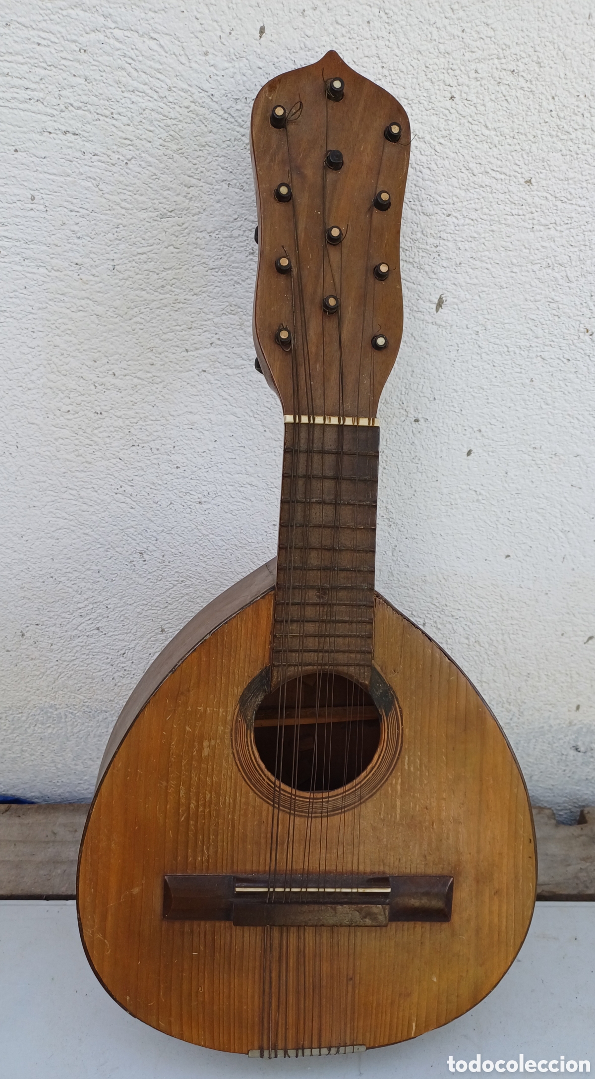 Instrumentos musicales: Antigua bandurria espa&ntilde;ola, la&uacute;d espa&ntilde;ol para restaurar