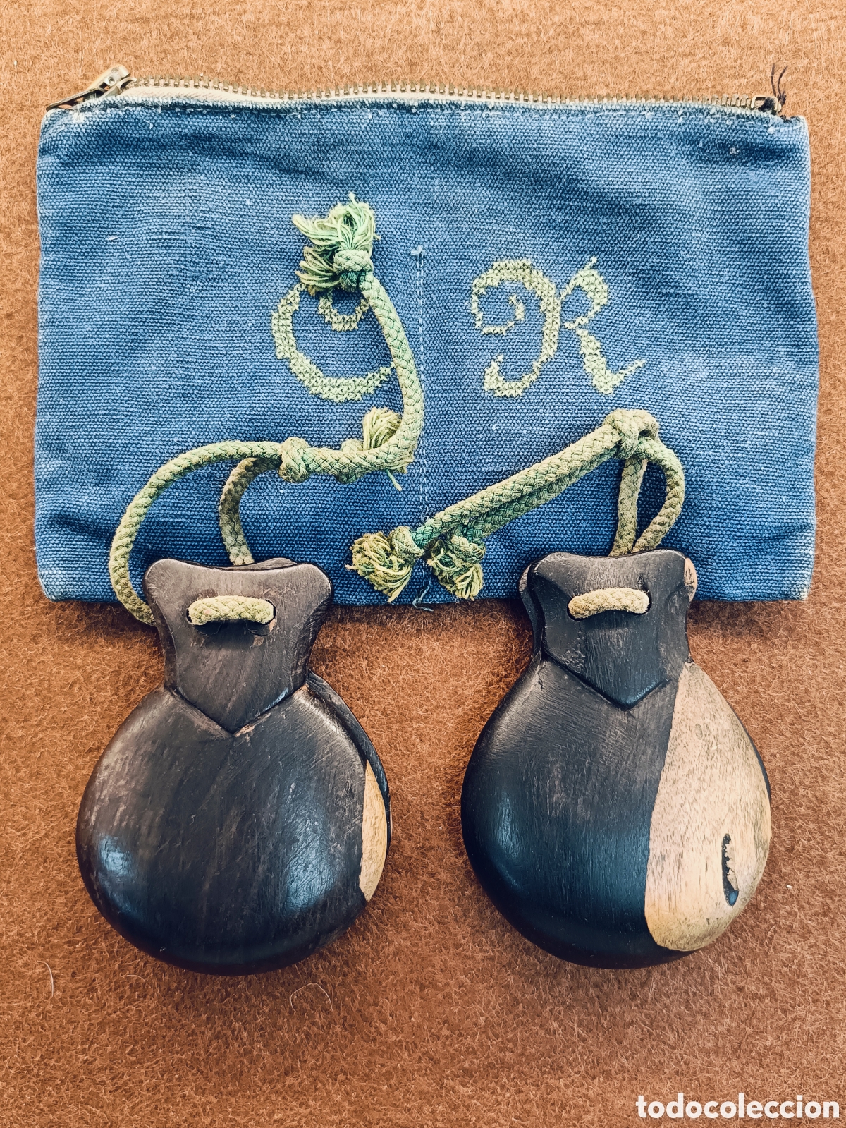 Instrumentos musicales: ANTIGUAS CASTA&Ntilde;UELAS ESPA&Ntilde;OLAS - S.XIX. 8,4&times;6,1 cm