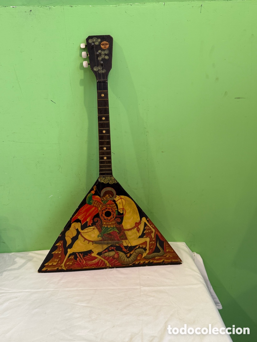 Instruments Musicaux: Curiosa Balalaika rusa de tres cuerdas pintada a mano escena Sant Jordi instrumento vintage