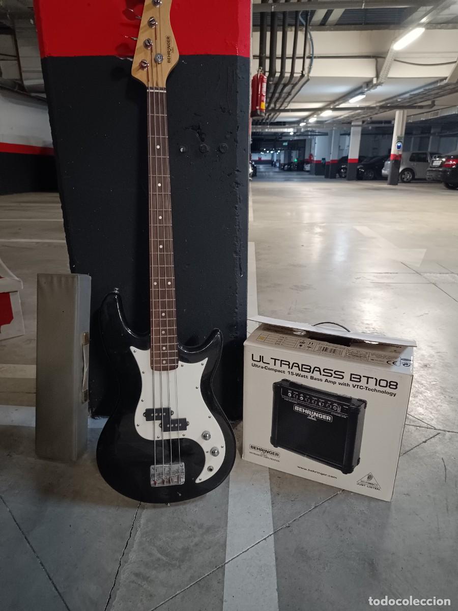 Instrumentos musicales: Bajo Behringer con amplificador