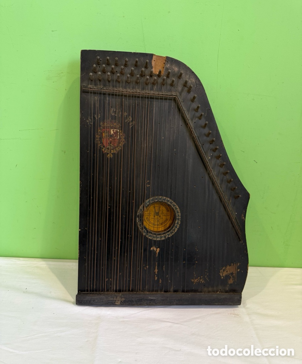 Musical instruments: Antigua c&iacute;tara Royal Romantic Harp C15 origen europeo instrumento musical siglo XIX.