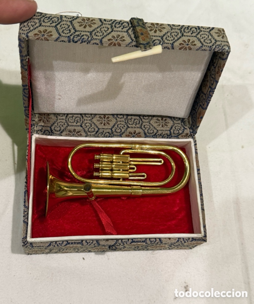 Instrumentos Musicais: Mini trompeta decorativa de metal dorado con estuche original instrumento musical.