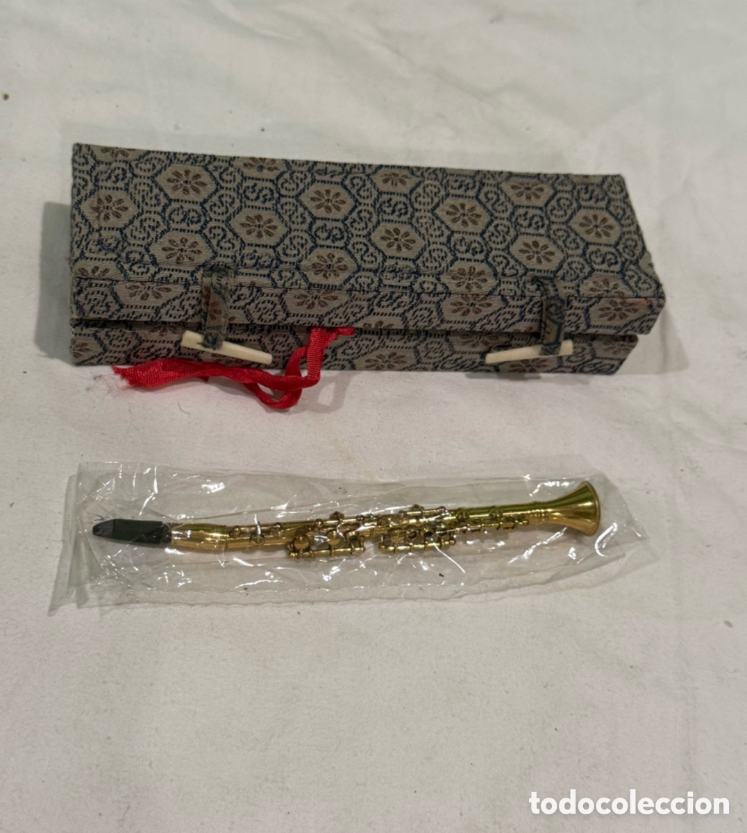 Instruments Musicaux: Mini clarinete decorativo de metal dorado con estuche original instrumento musical