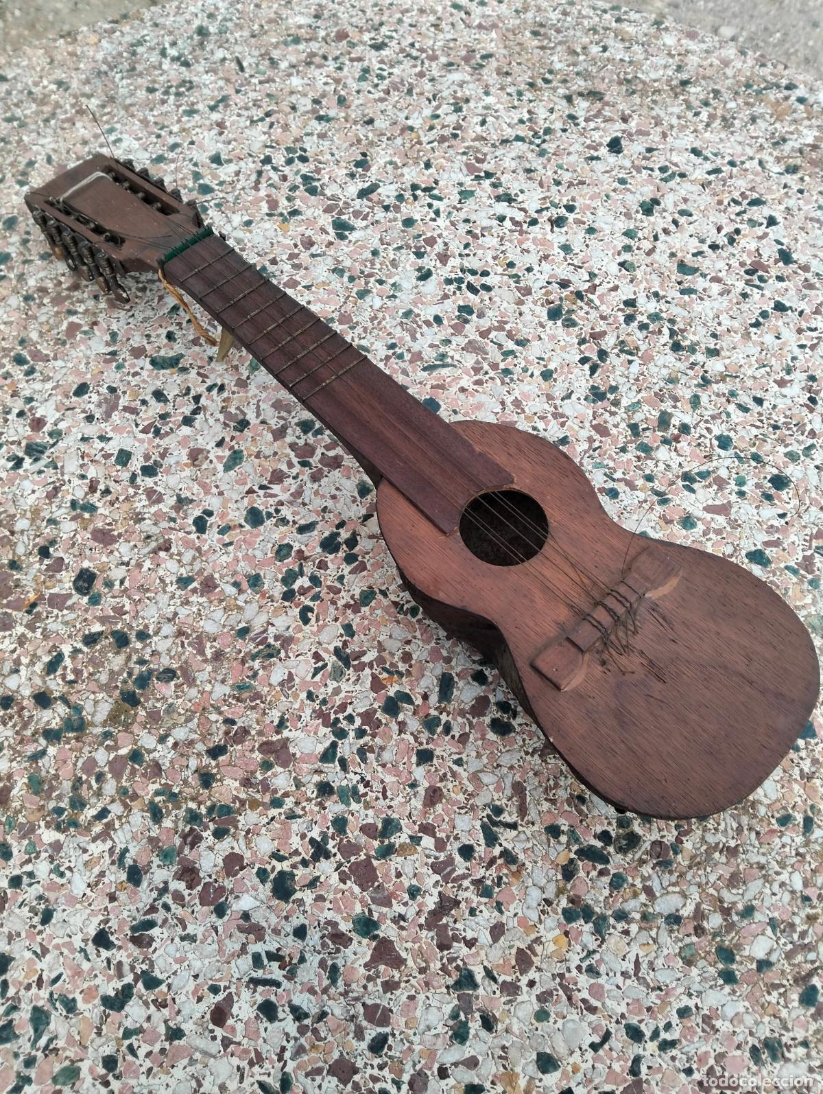 Instrumentos musicales: Charango mandolina guitarra peque&ntilde;a de madera a&ntilde;os 90 hecha a mano r&uacute;stica instrumento musical