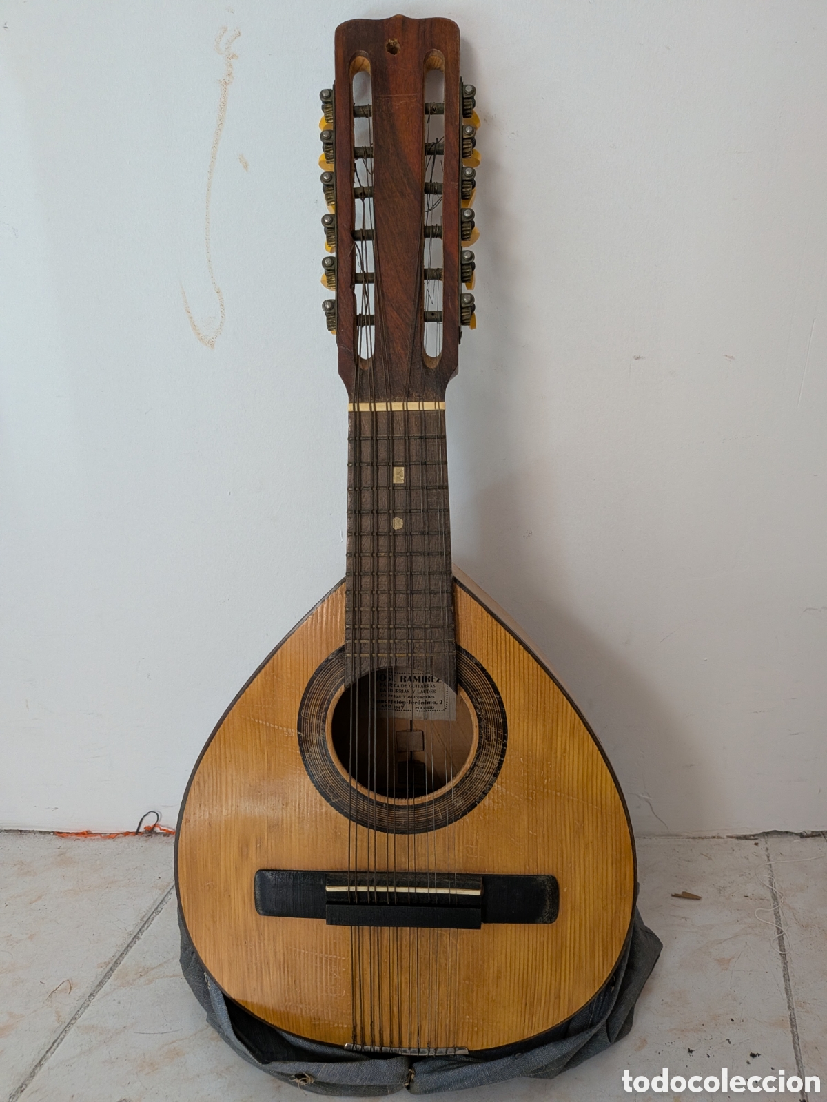 Instrumentos musicales: BANDURRIA JOS&Eacute; RAM&Iacute;REZ 1949 MADERA ANTIGUA