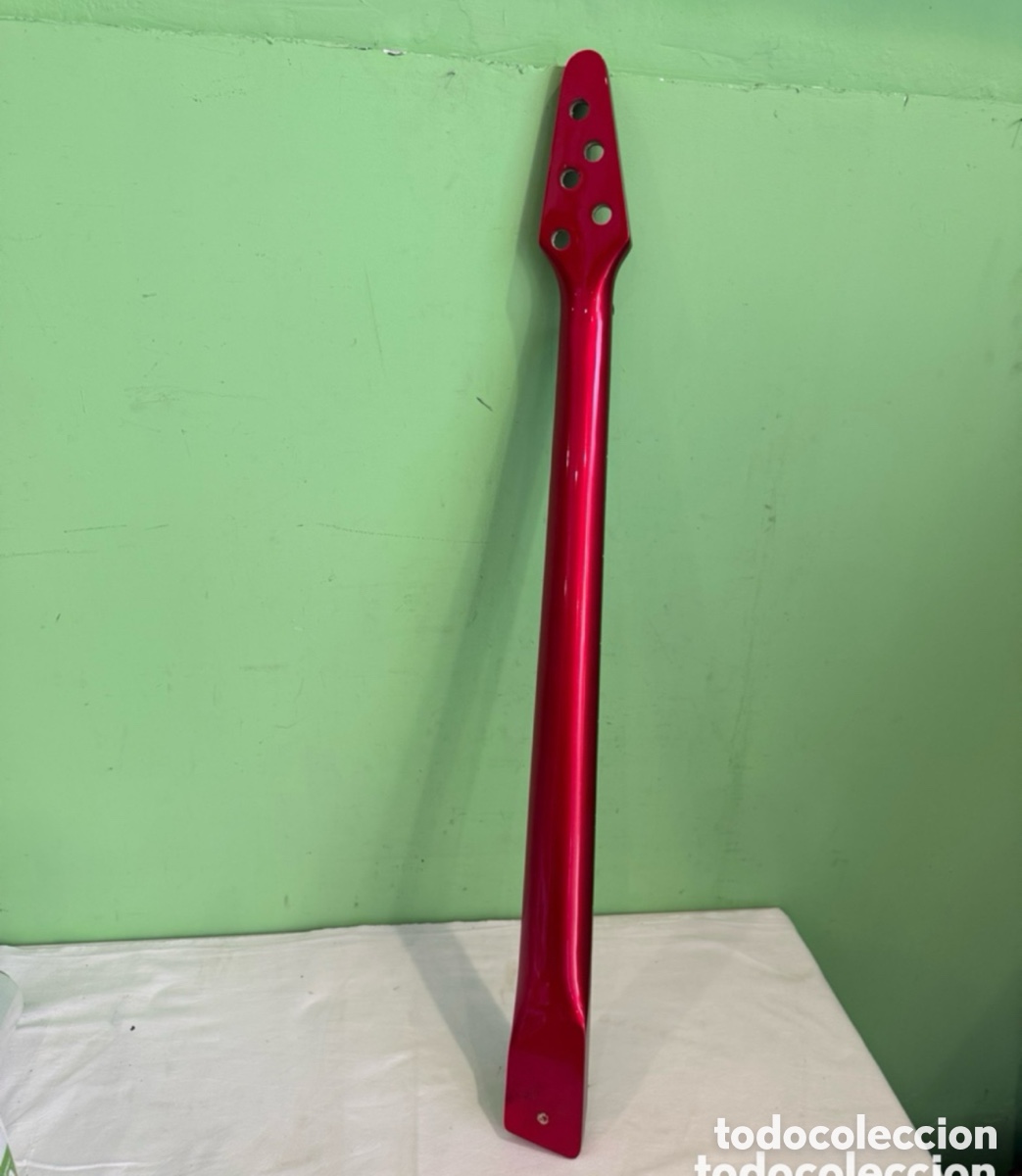 Instrumentos Musicais: m&aacute;stil de guitarra el&eacute;ctrica de repuesto de dise&ntilde;o color rojo metalizado.