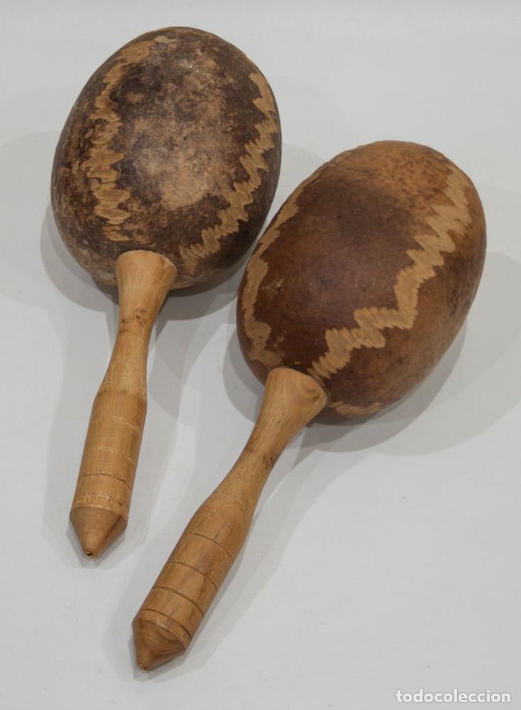 Instrumentos musicales: PAREJA DE MARACAS CUBANAS. A&Ntilde;OS 80.
