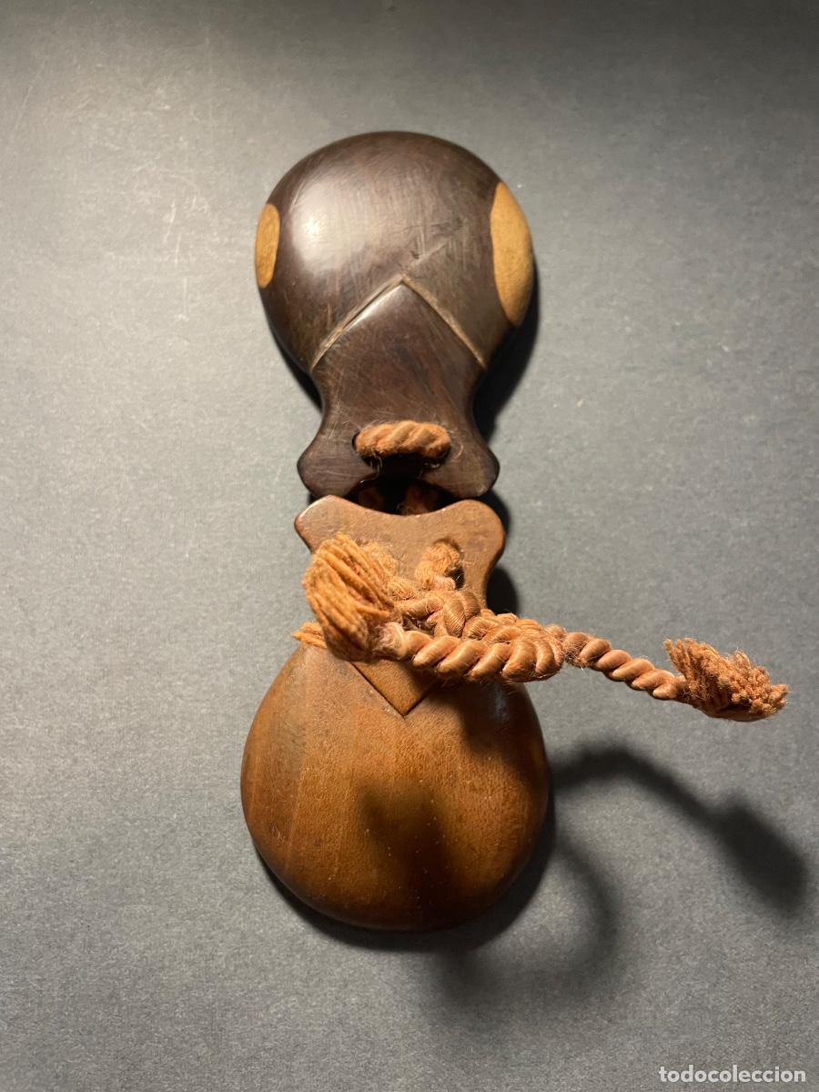 Musical instruments: ANTIGUA CASTA&Ntilde;UELA MADERA DE PALISANDRO .O GRANADILLO JACARANDA - 8,5X6,5 CM. ESTADO EL QUE SE VE