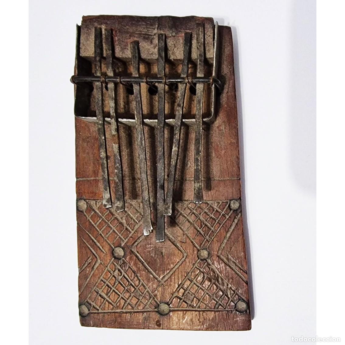 Instrumentos musicales: Antiguo INSTRUMENTO MUSICAL AFRICANO de Madera Tallada - MBIRA KALIMBA SANZA Etnica de Colecci&oacute;n