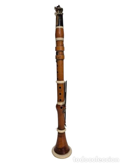 Instrumentos musicales: Clarinete Antiguo Simiot en Lyon, Francia - Madera de Boj o Granadillo, Anillos de Hueso - S.XIX