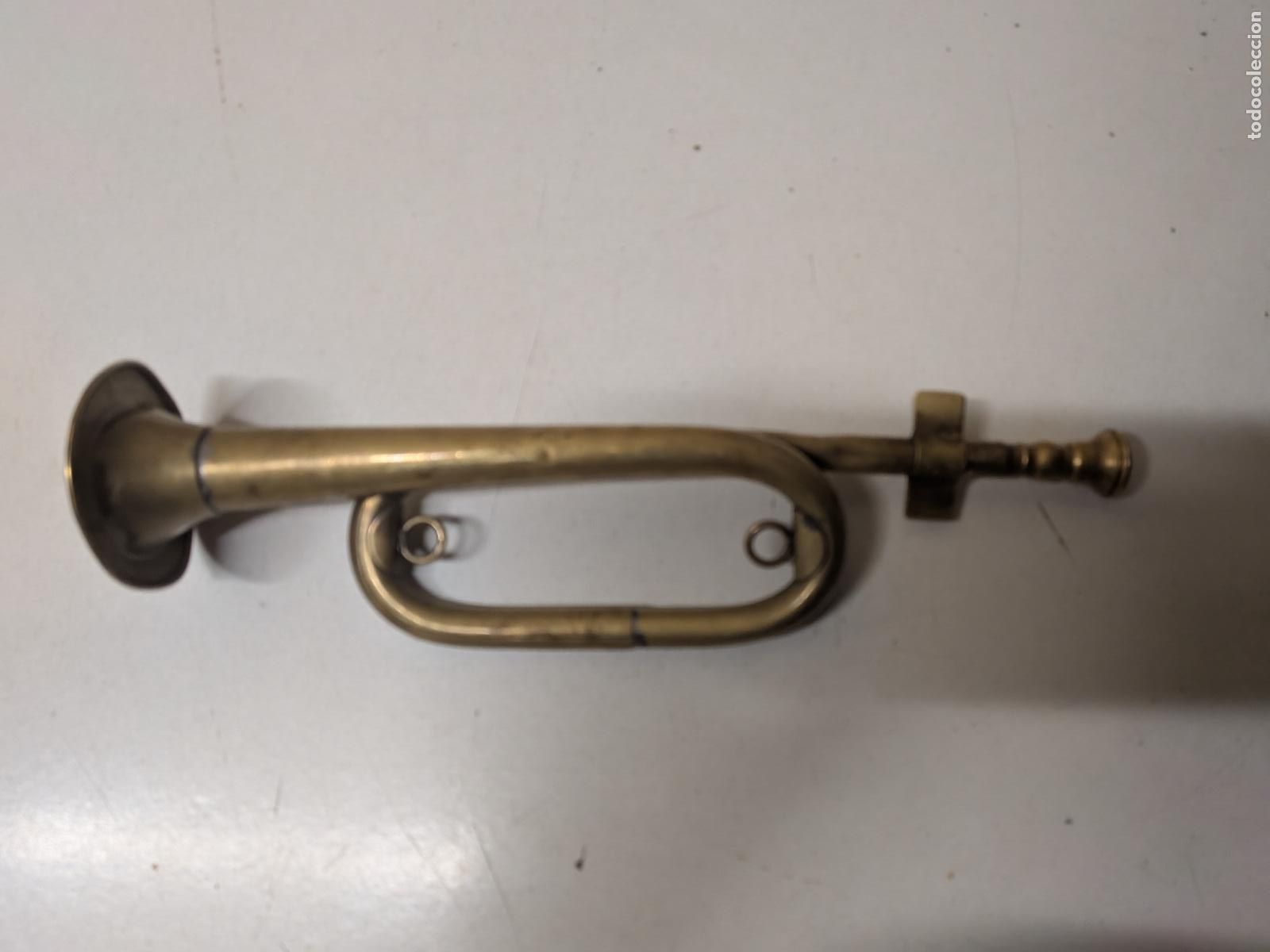 Instrumentos musicales: ANTIGUA TROMPETILLA EN LAT&Oacute;N