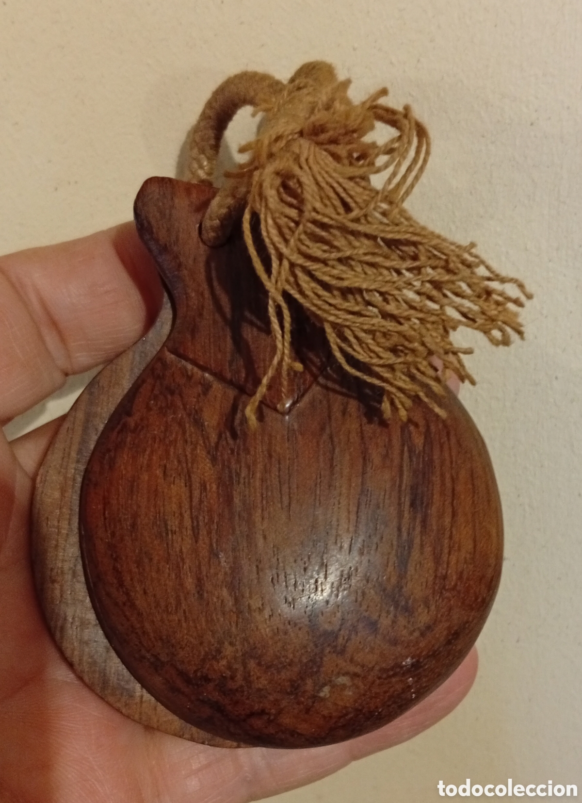Instrumentos musicales: Casta&ntilde;uelas antiguas de madera ex&oacute;tica