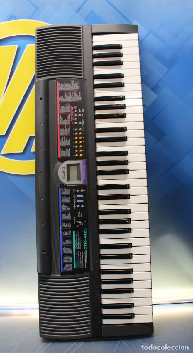 Instrumentos musicales: Teclado Casio CTK-485.