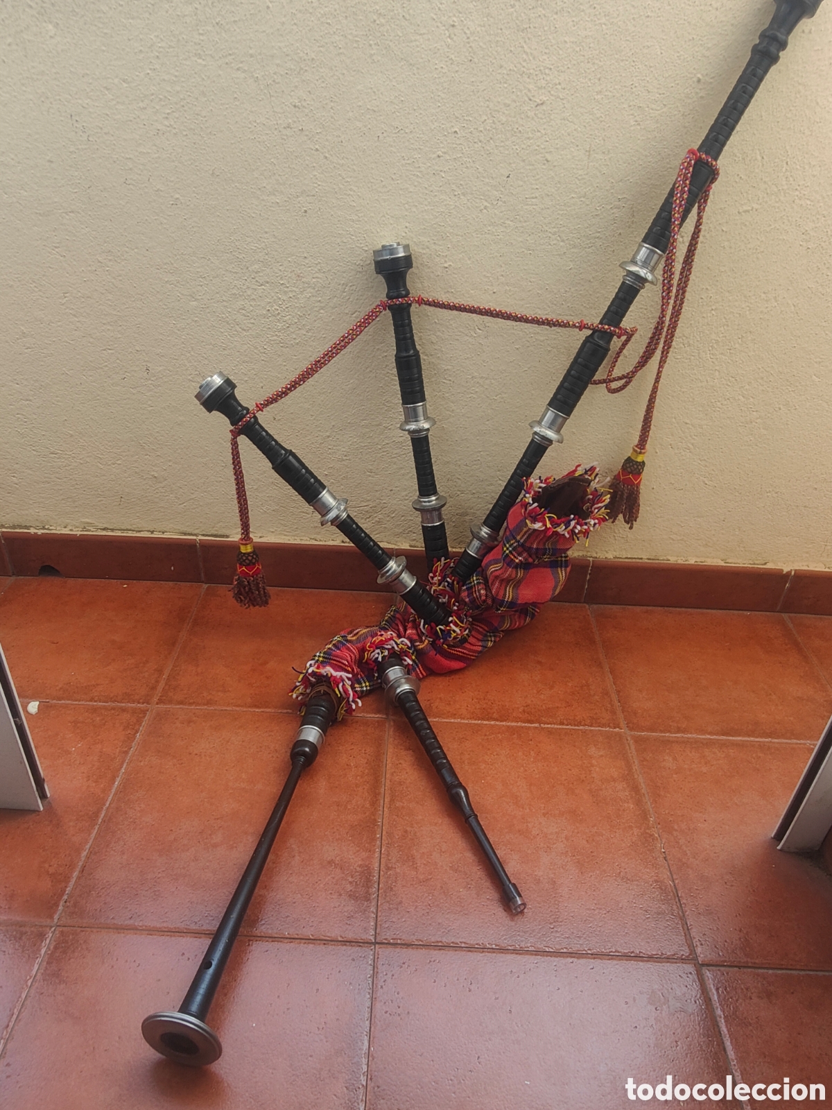 Instrumentos musicales: ANTIGUA GAITA ESCOCESA DE CUERO