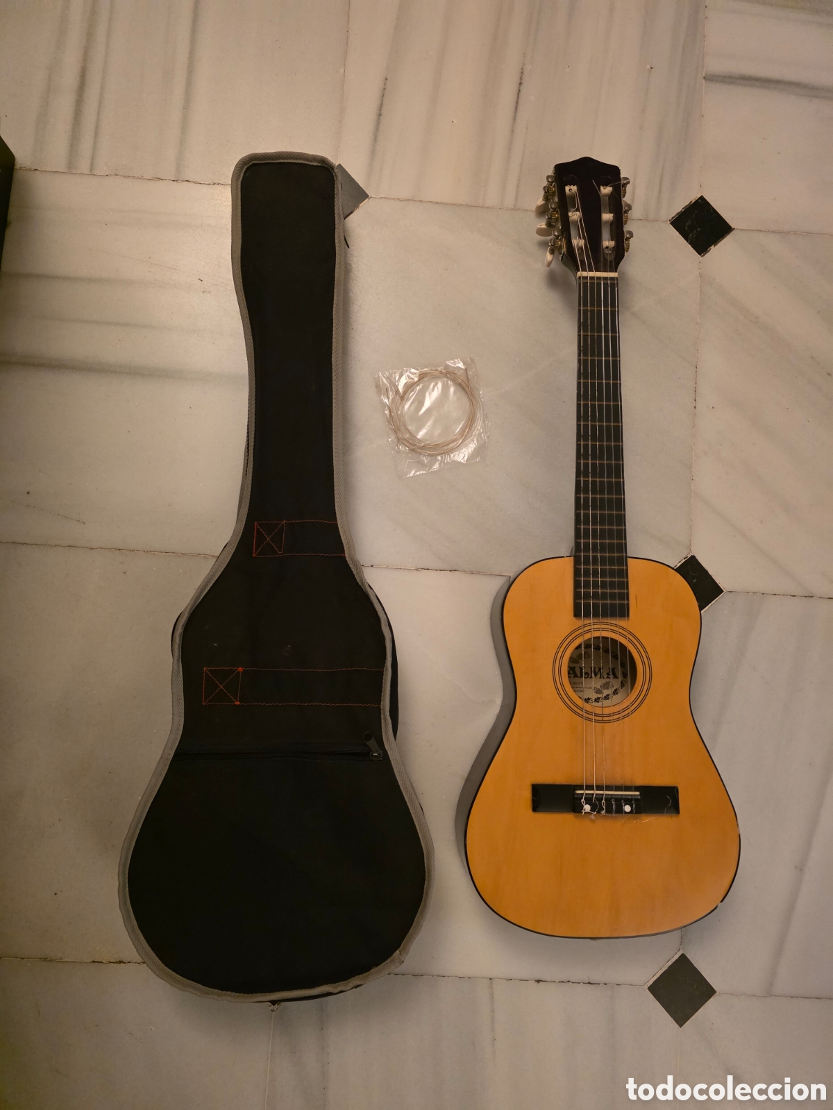 Instrumentos musicales: guitarra cl&aacute;sica en tama&ntilde;o 1/2 para ni&ntilde;os marca palma