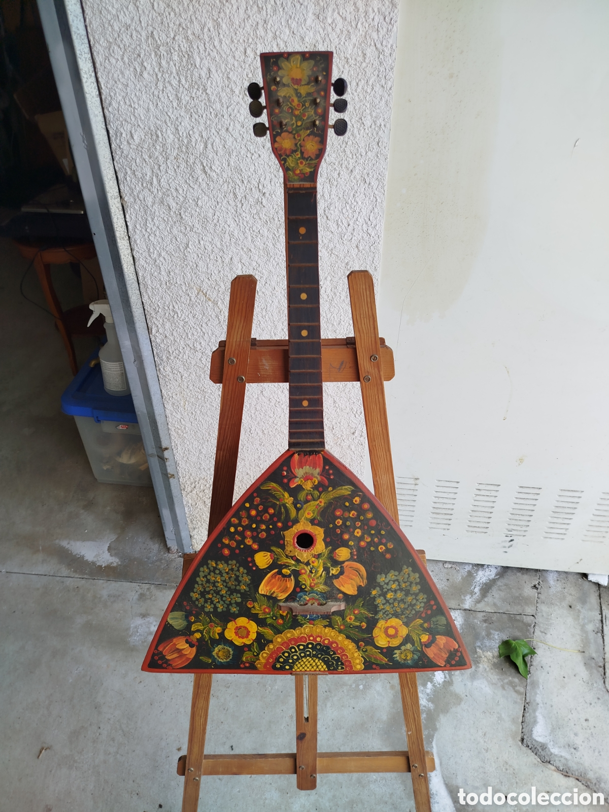Instrumentos musicales: Guitarra balalaika, antigua.