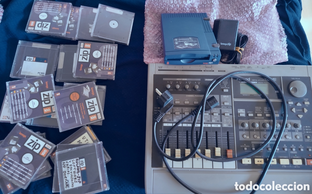 Instrumentos musicales: Roland VS-880 + Unidad Zip Interna/Externa + 17 Discos que incluyen Software