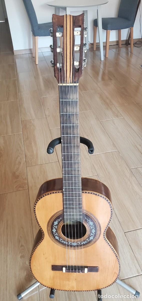 Instrumentos musicales: Antique guitar from c.1900