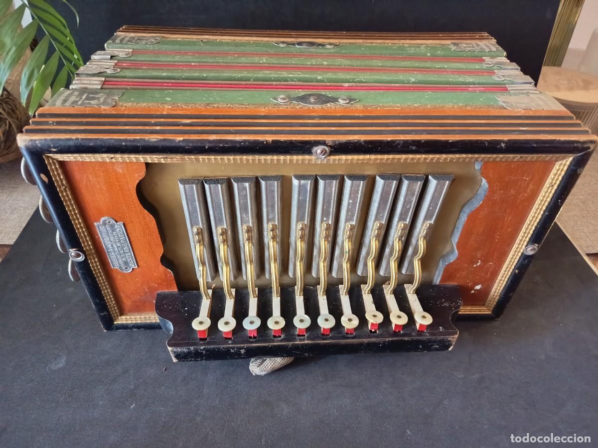 Instrumentos musicales: Antiguo acorde&oacute;n diat&oacute;nico alem&aacute;n