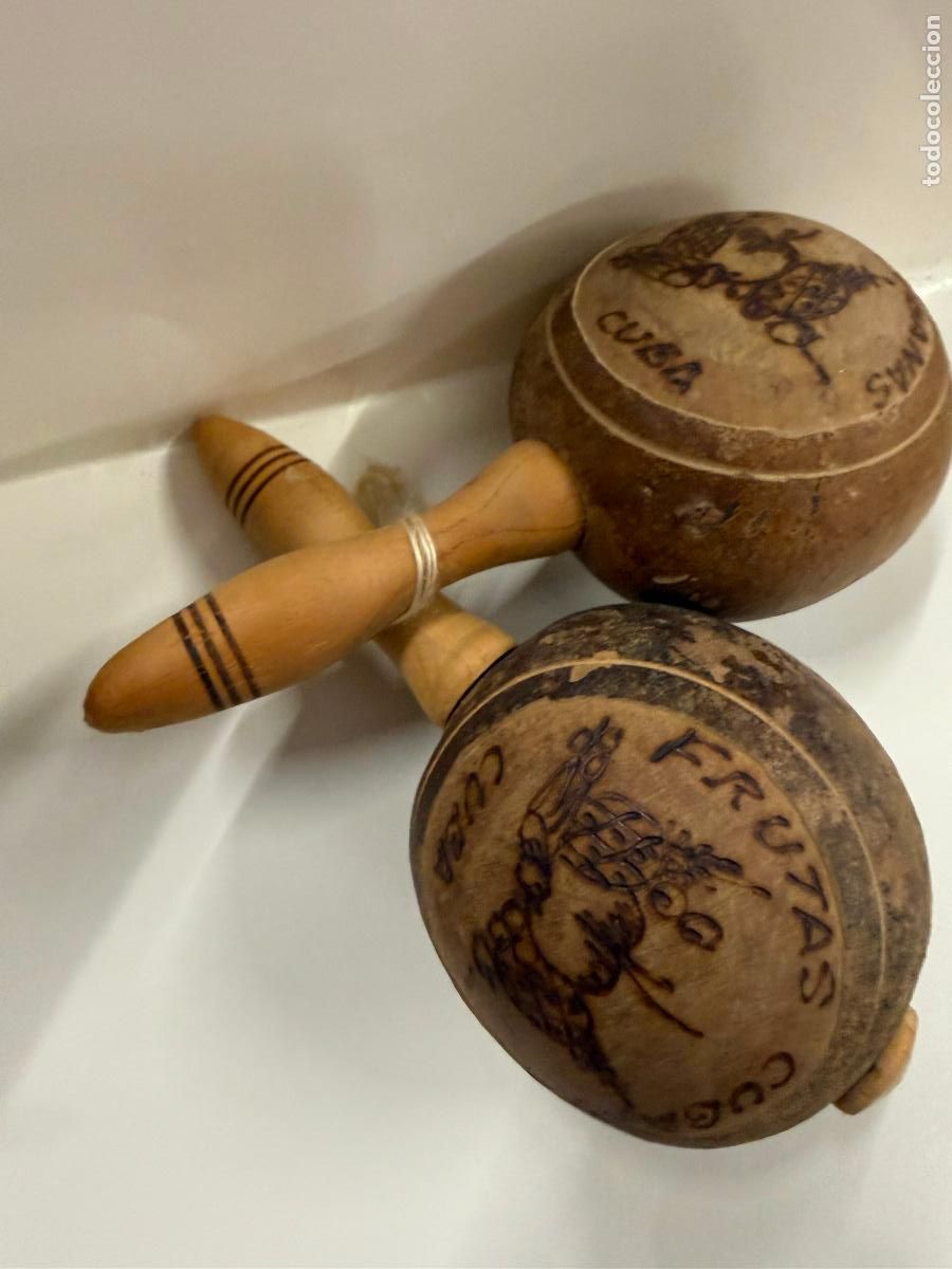 Instrumentos musicales: Curiosas maracas originales de CUBA. Miden unos 16cms de largo