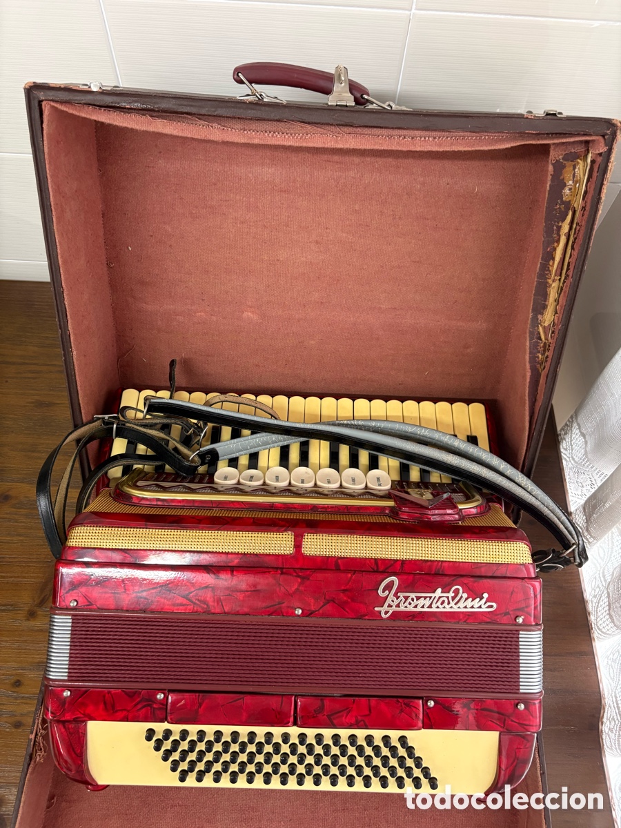 Instrumentos musicales: Acorde&oacute;n Frontalini italiano en celuloide rojo con estuche original &ndash; Vintage