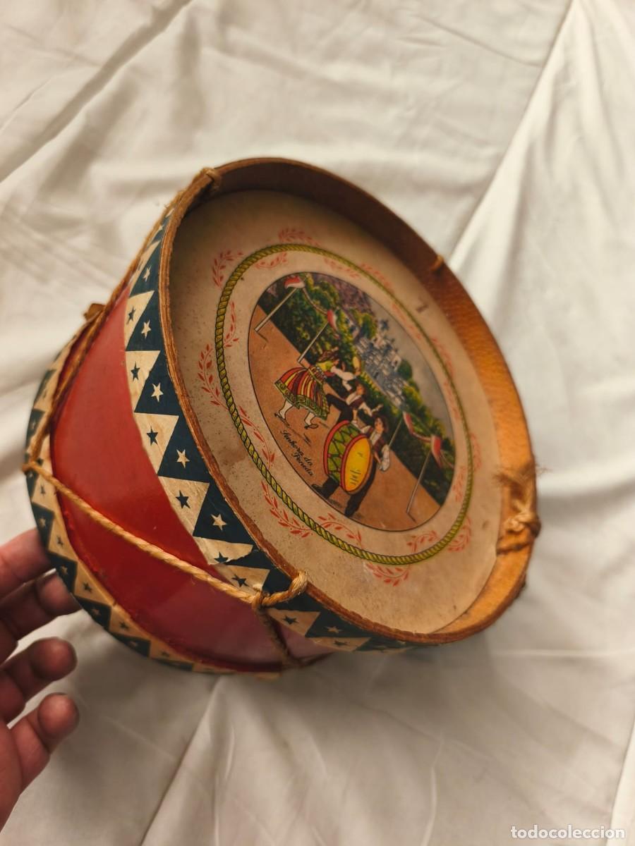 Instrumentos musicales: Tambor de juguete antiguo.