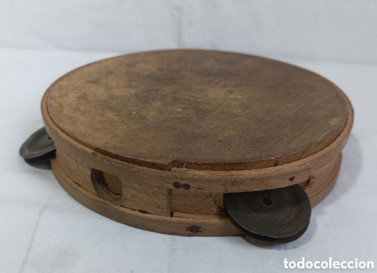 Instrumentos musicales: Antigua PANDERETA en pergamino y madera.