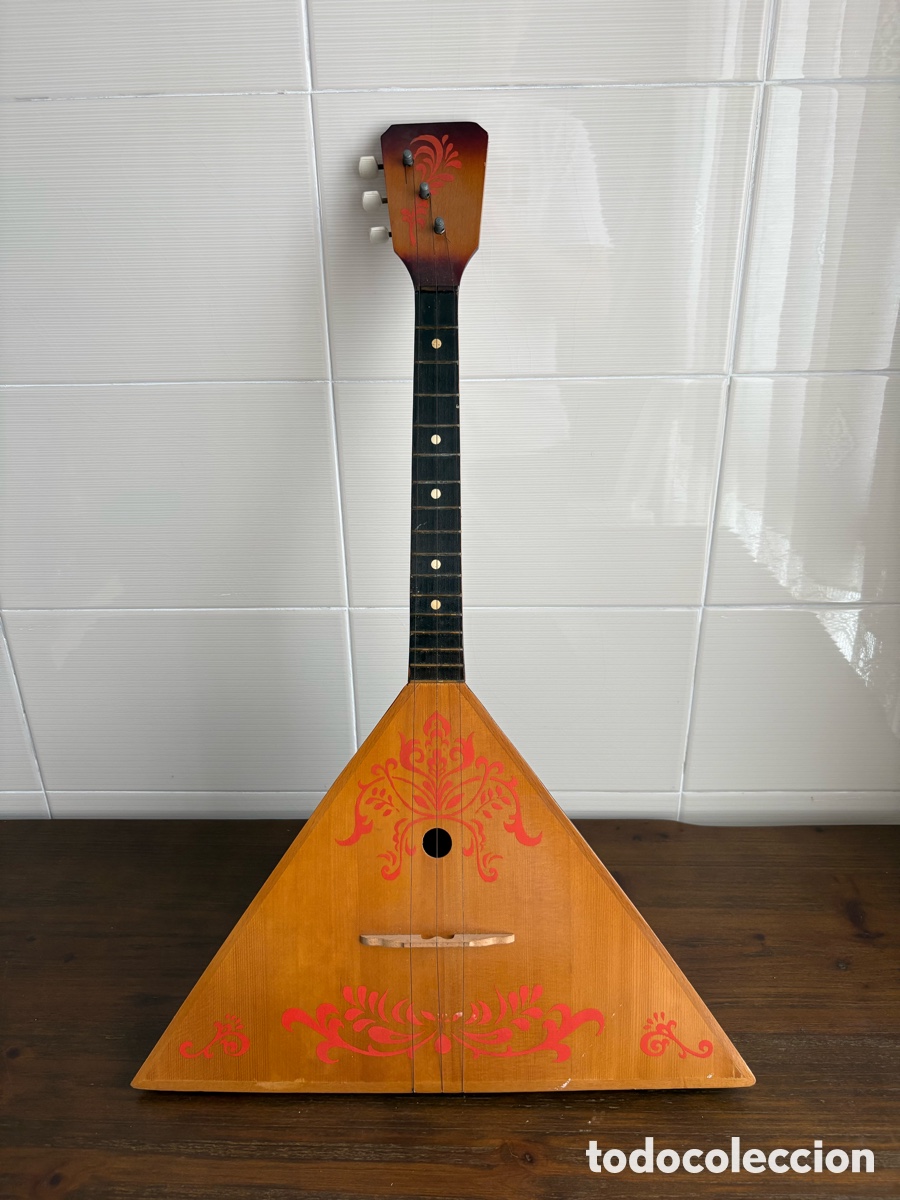 Instrumentos musicales: Balalaika rusa antigua de 3 cuerdas &ndash; Instrumento tradicional sovi&eacute;tico