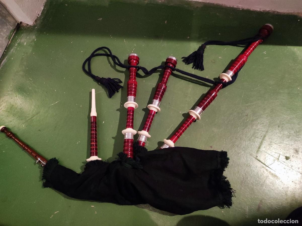 Instrumentos musicales: AUTENTICA GAITA ESCOCESA, Y DE REGALO OTRA CON EL FUELLE, NO COMPLETA