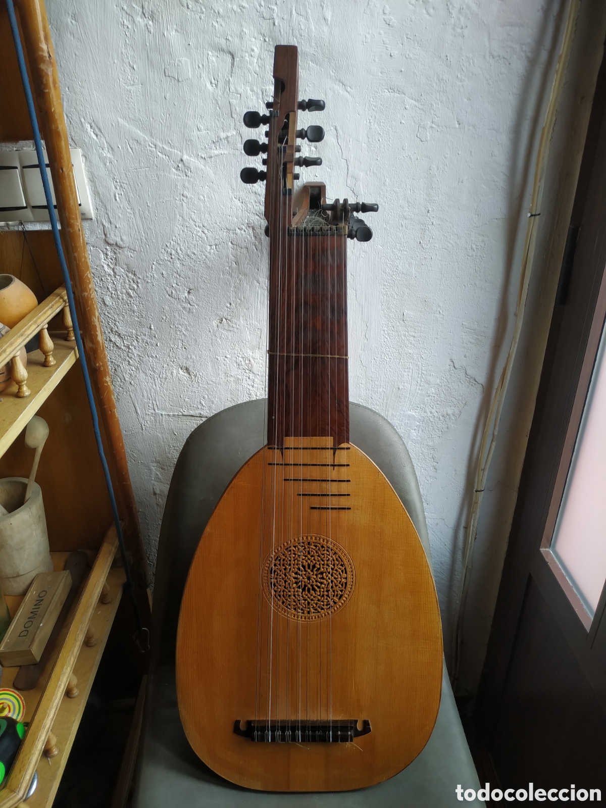Instrumentos musicales: La&uacute;d renacentista W. Overmann 1965