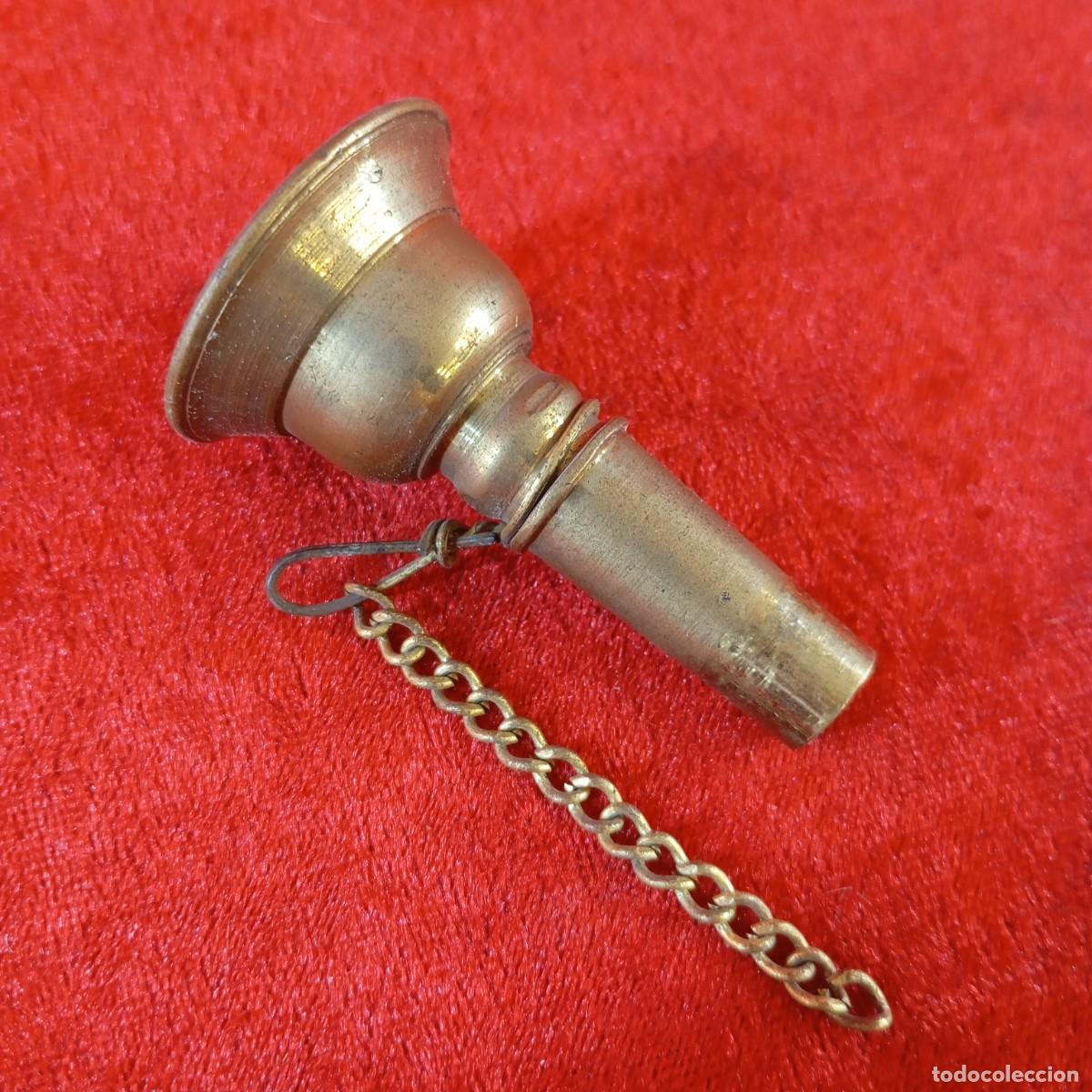 Instrumentos musicales: ANTIGUA BOQUILLA DE LAT&Oacute;N PARA INSTRUMENTOS DE VIENTO METAL - 6 X 3,5 CM / 2273