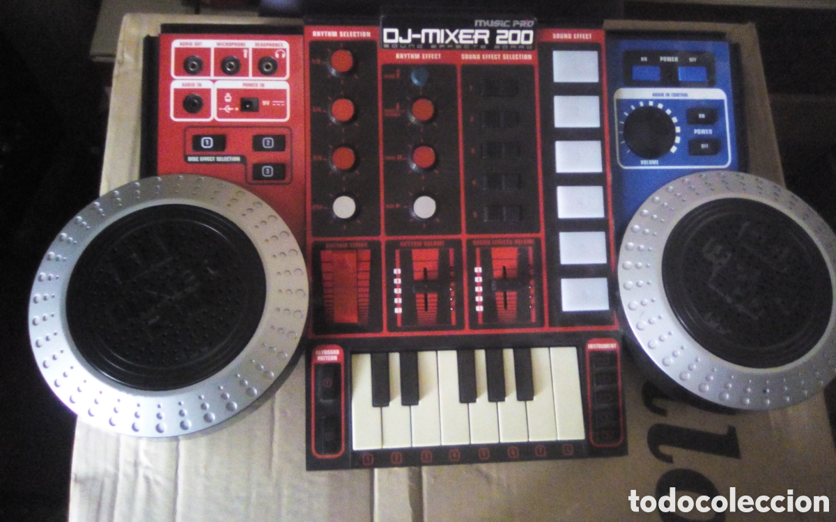 Instrumentos musicales: Teclado Music Pro. DJ-Mixer 200. Sound Effects Board. IMC Toys. Funciona, falta adaptador corriente.