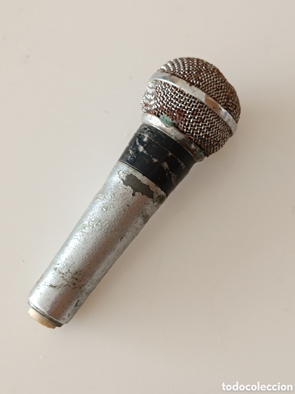 Instrumentos musicales: Micr&oacute;fono antiguo metalico