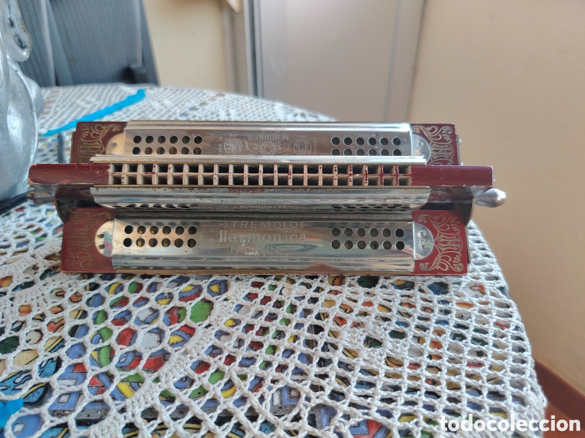 Instrumentos musicales: ANTIGUA ARM&Oacute;NICA CU&Aacute;DRUPLE MARCA HOHNER MODELO TREMOLO