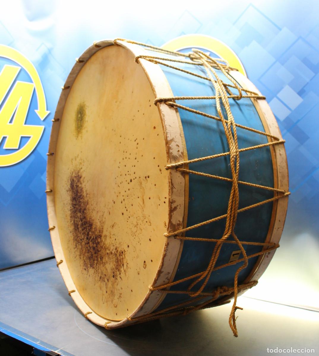 Instrumentos musicales: Bombo. Original de la cofrad&iacute;a Real Hermandad de Cristo Resucitado y Santa Mar&iacute;a de la Esperanza