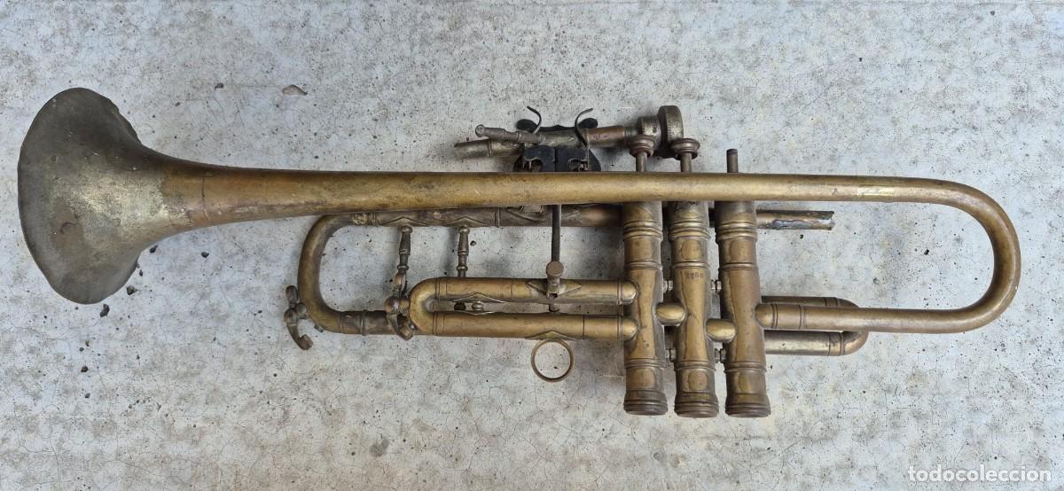 Strumenti musicali: Trompeta antigua francesa RAYMOND DUBOIS &ndash; Par&iacute;s &ndash; N&ordm; 8842 &ndash; 3 pistones &ndash; grabada