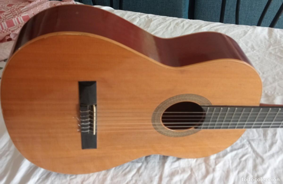 Instrumentos musicales: GUITARRA MUY BUEN SONIDO, REAL MUSICAL