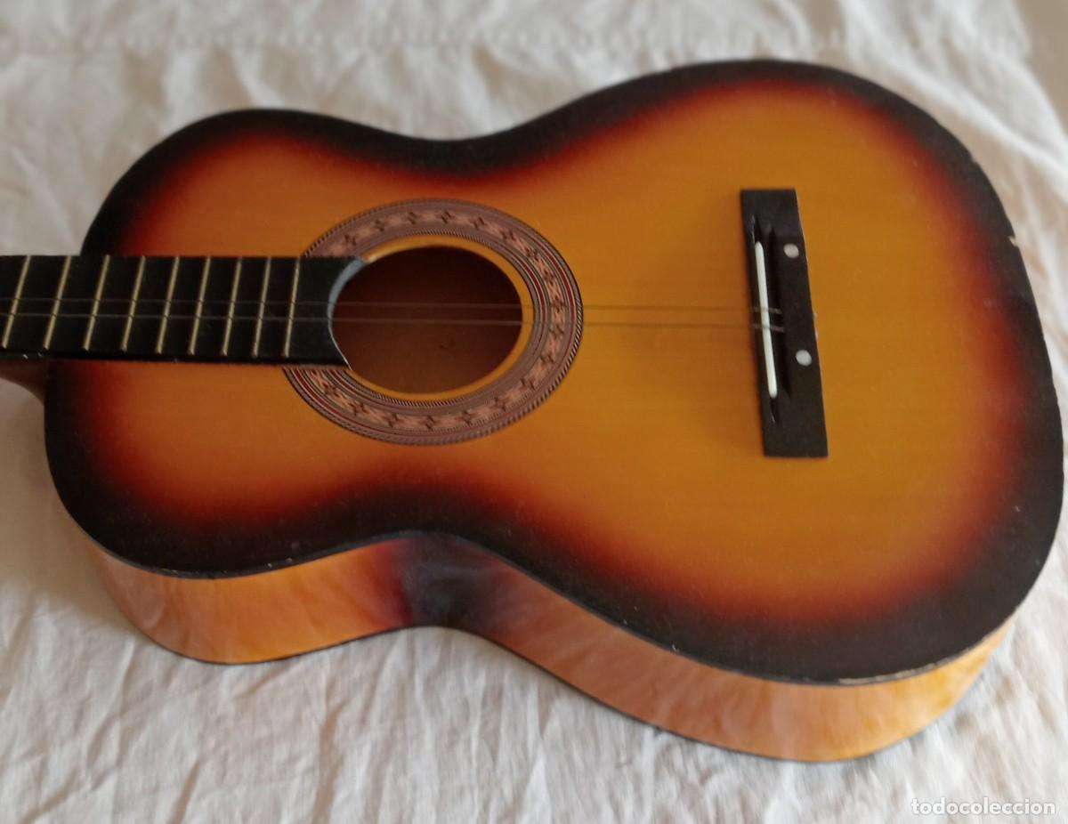 Instrumentos musicales: GUITARRA, BUEN SONIDO, SIN MARCA
