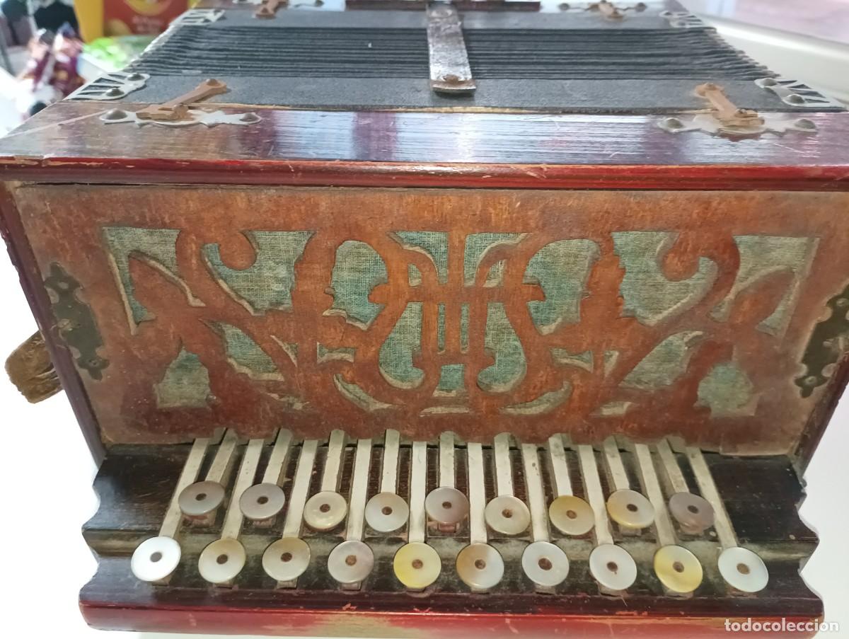 Instrumentos musicales: Acorde&oacute;n antiguo melodeon