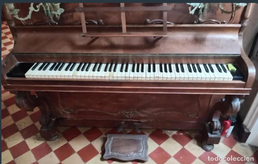 Musical instruments: Piano Pleyel Antiguo