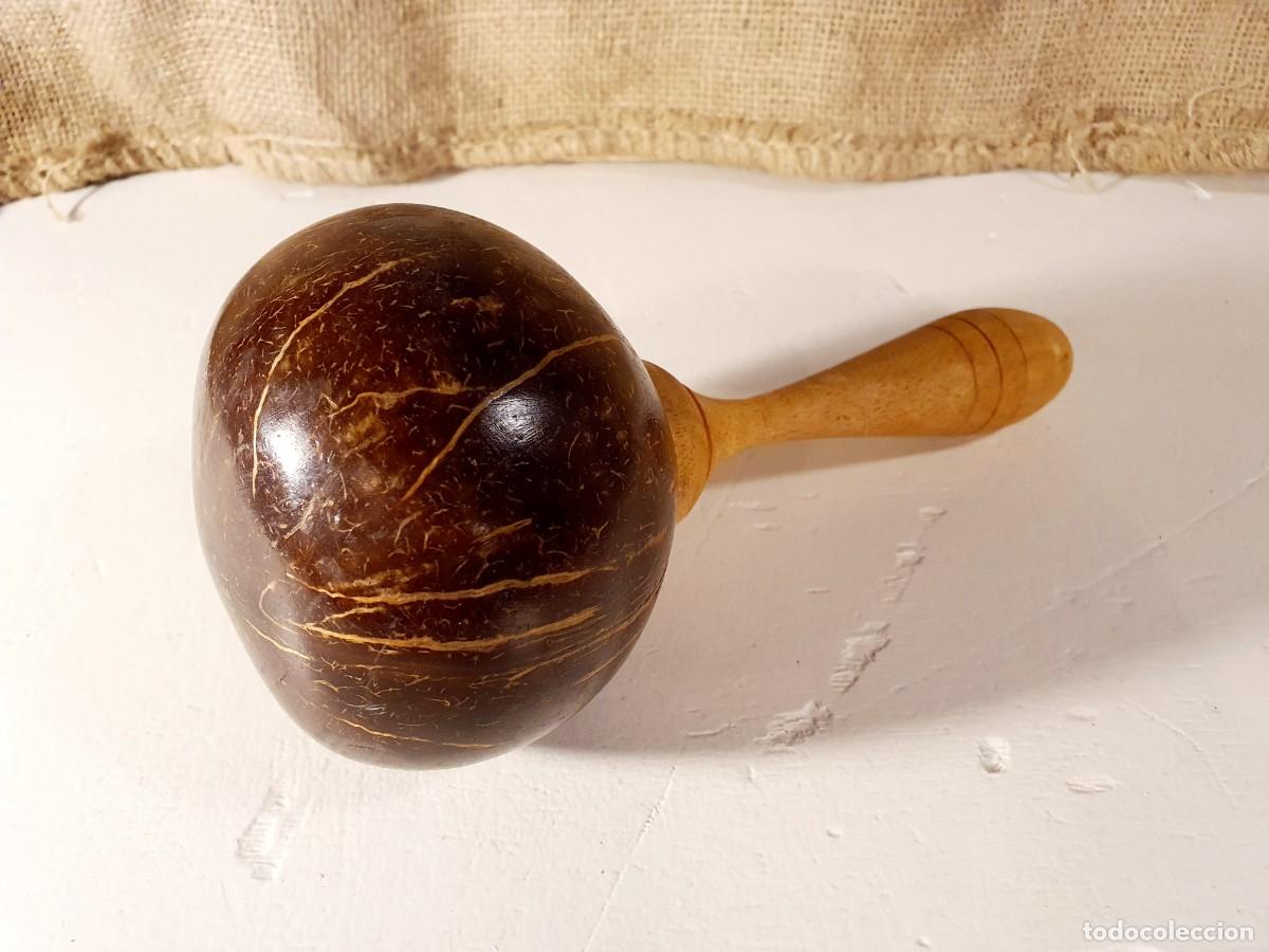 Instrumentos musicales: Antigua maraca de coco. - Foto 2