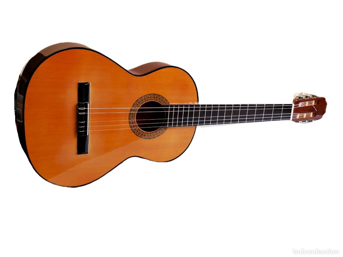 Musical instruments: CASA PARRAMON BARCELONA - GUITARRA EN SU FUNDA (VER IMAGENES)