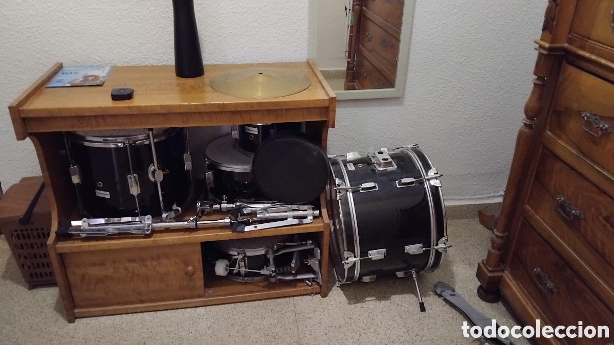 Strumenti musicali: Bater&iacute;a completa: bombo, caja, toms...