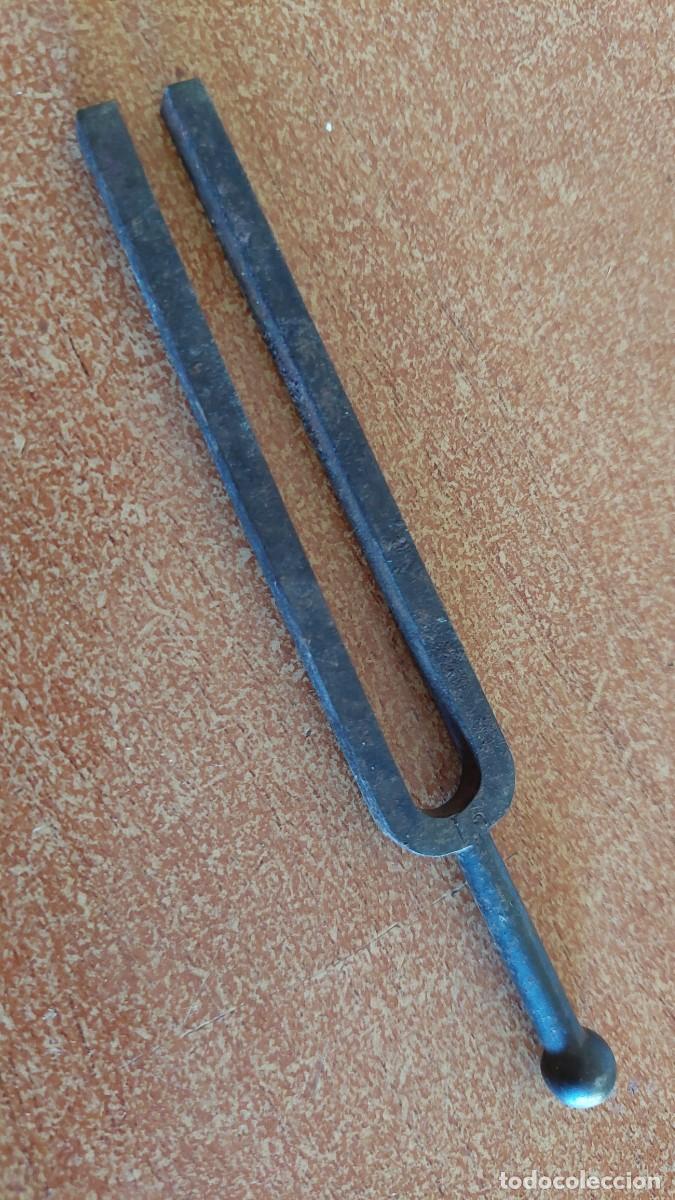 Instrumentos musicales: Antiguo diapas&oacute;n de horquilla 440