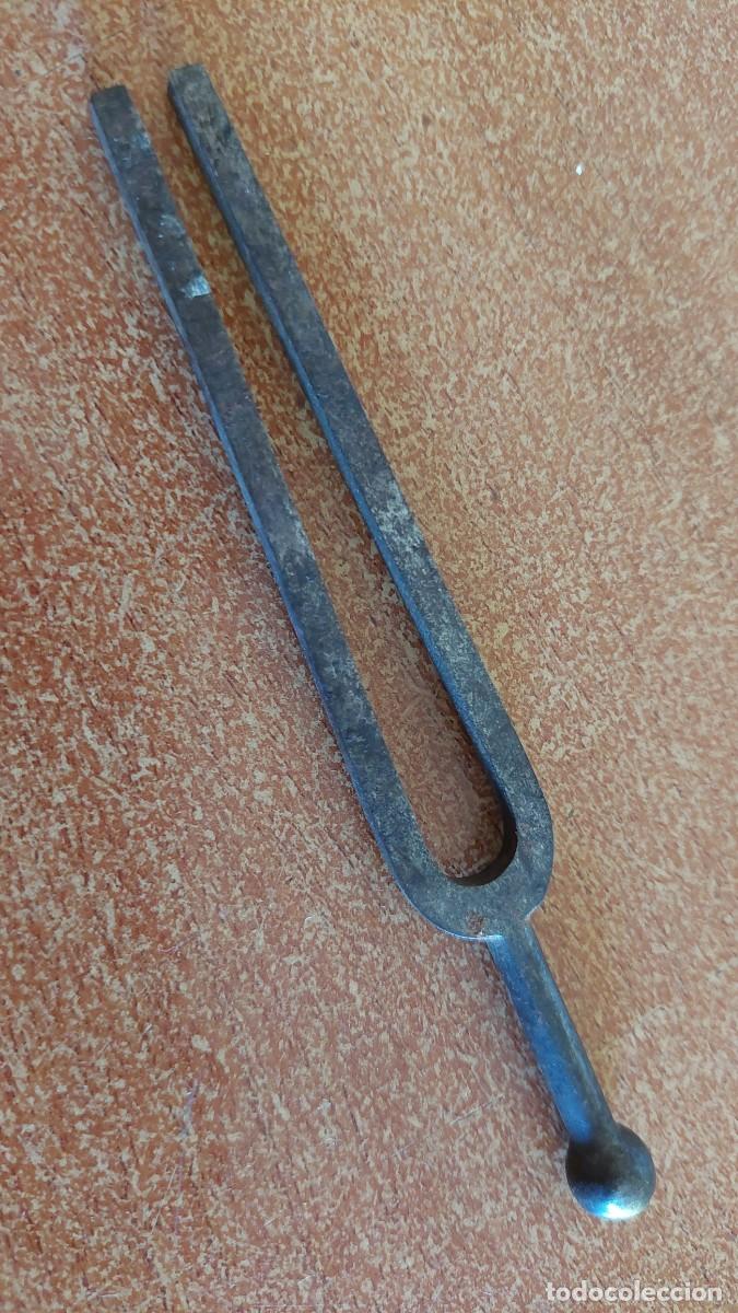 Instrumentos musicales: Antiguo diapas&oacute;n de horquilla 440