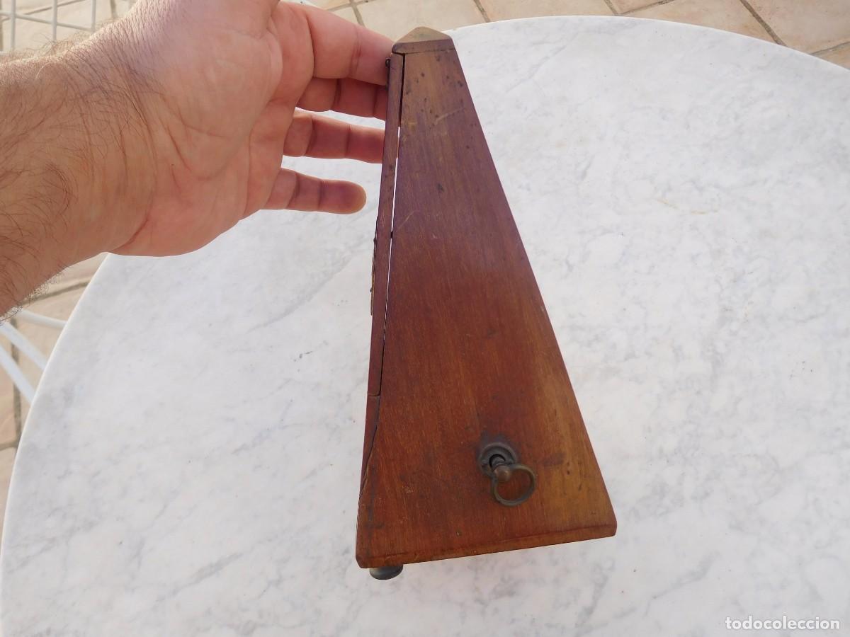 Instrumentos musicales: Metr&oacute;nomo de Ma&euml;lzel antiguo - Foto 5