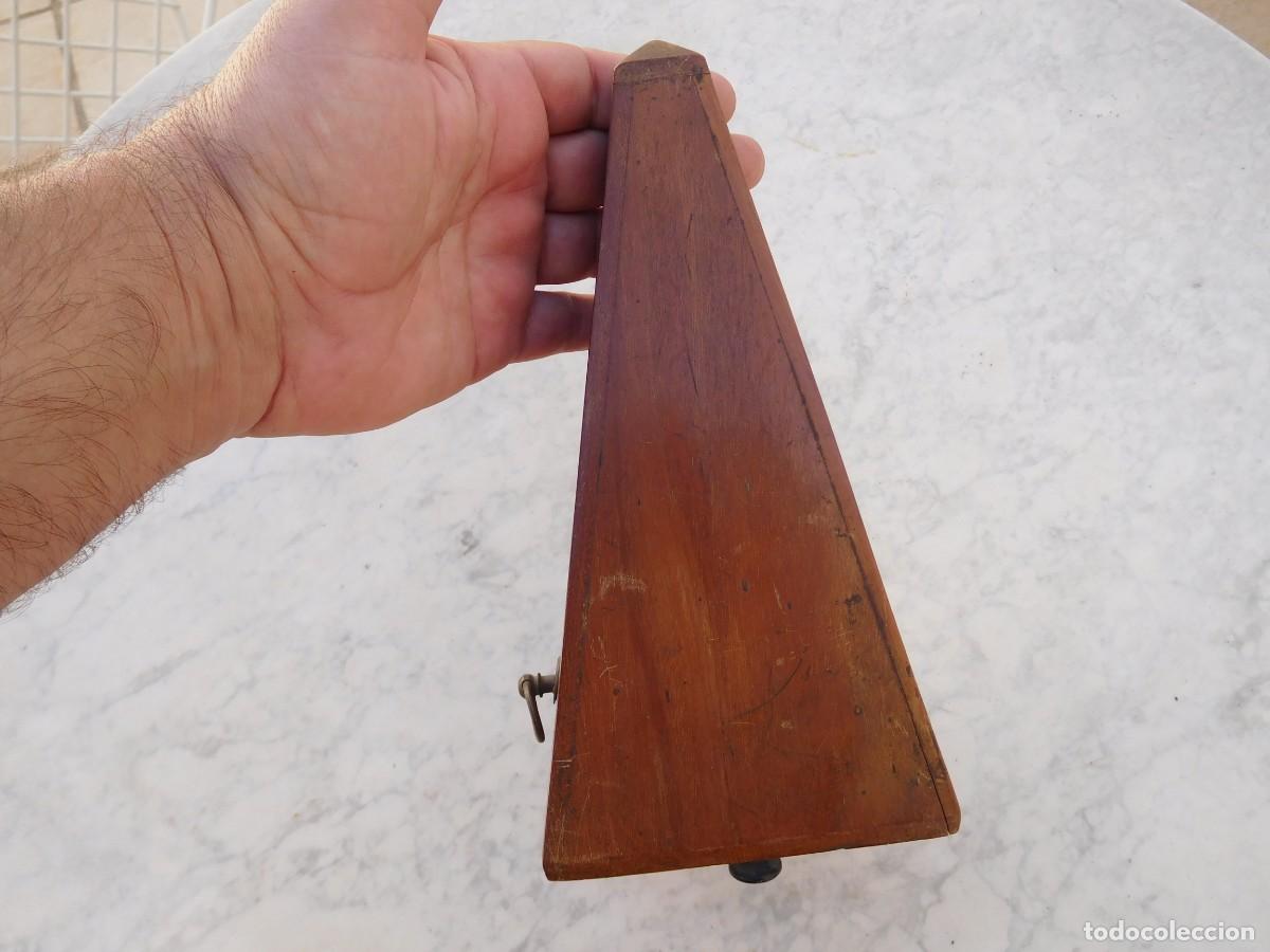 Instrumentos musicales: Metr&oacute;nomo de Ma&euml;lzel antiguo - Foto 7
