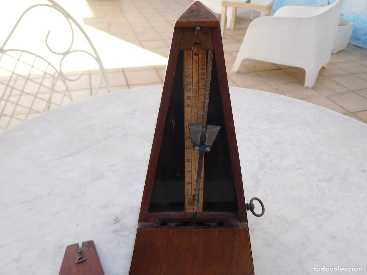 Instrumentos musicales: Metr&oacute;nomo de Ma&euml;lzel antiguo - Foto 11
