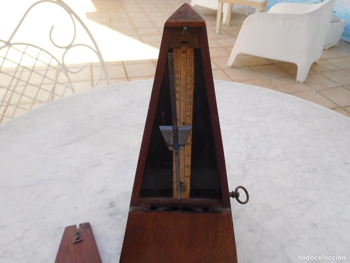 Instrumentos musicales: Metr&oacute;nomo de Ma&euml;lzel antiguo - Foto 12