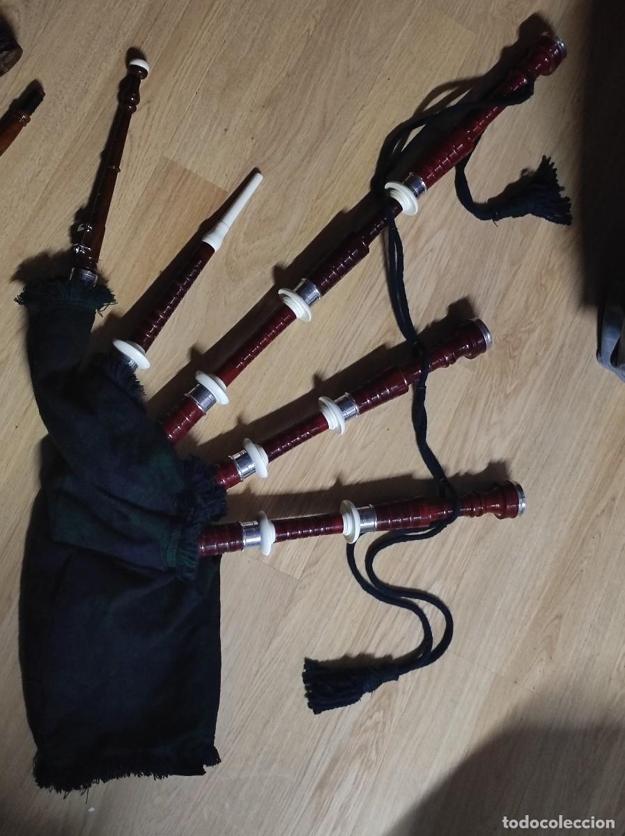 Instrumentos musicales: AUTENTICA GAITA ESCOCESA, Y DE REGALO OTRA CON EL FUELLE, NO COMPLETA